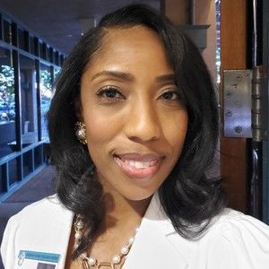 Meet your Posher, Royia